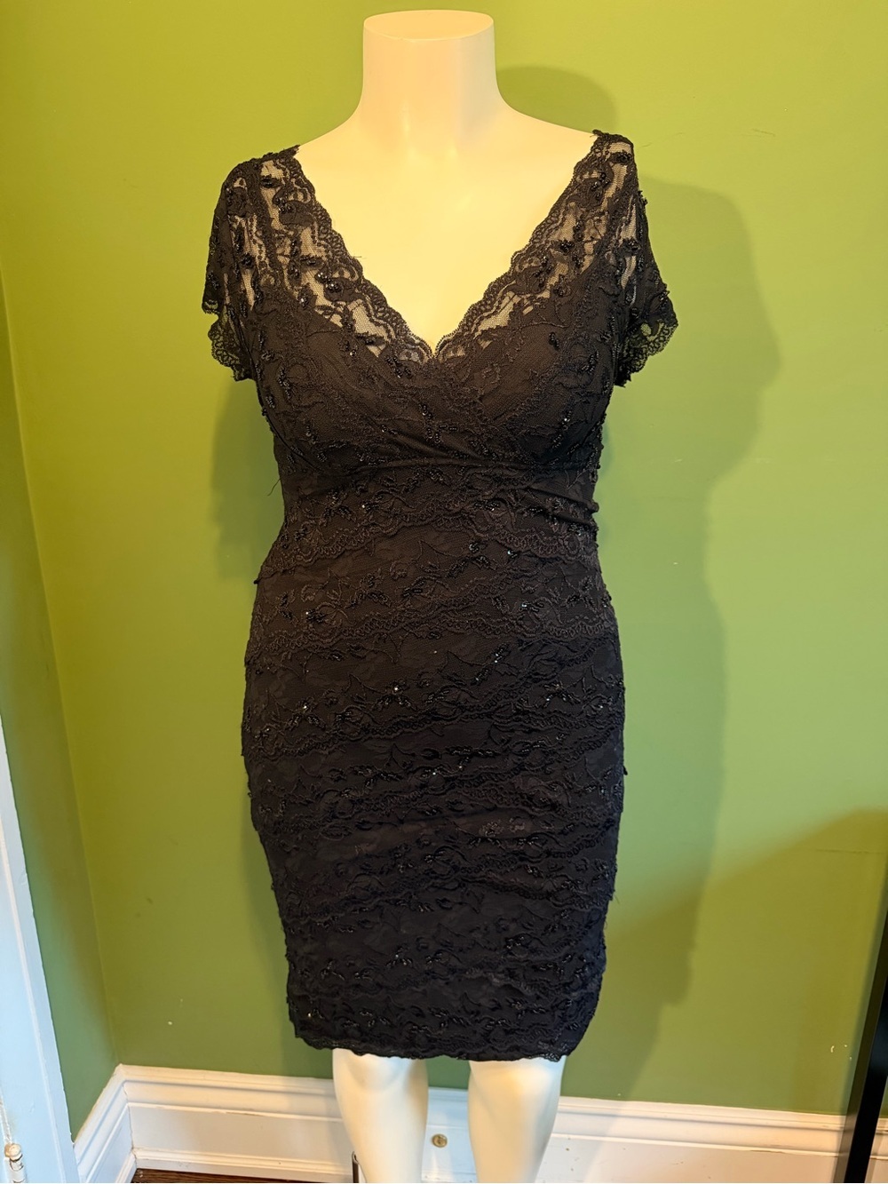 Black Lace Sheath Dress with V-Neck Medium